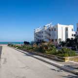 Il boom edilizio port� alla costruzione di altre palazzine su via La Volpe, la larga strada caratterizzata da una serie di edifici dalla facciata biancastra